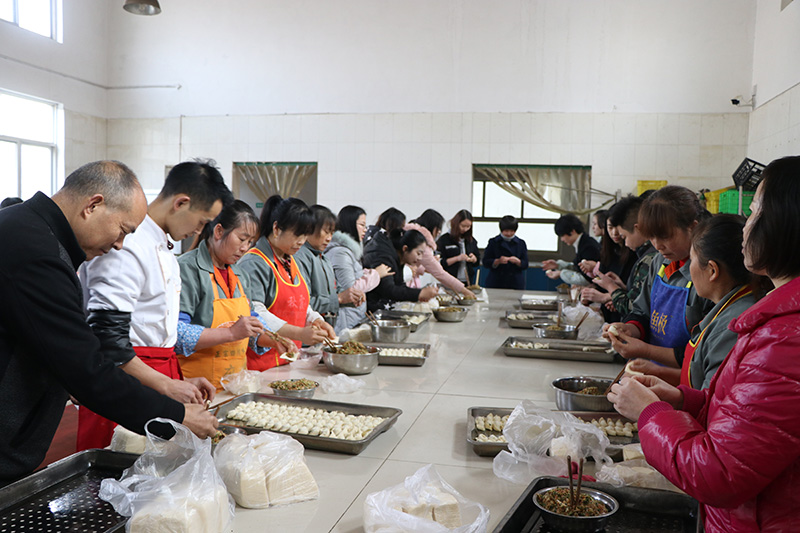 冬至餃子碗，陽(yáng)晨人心暖